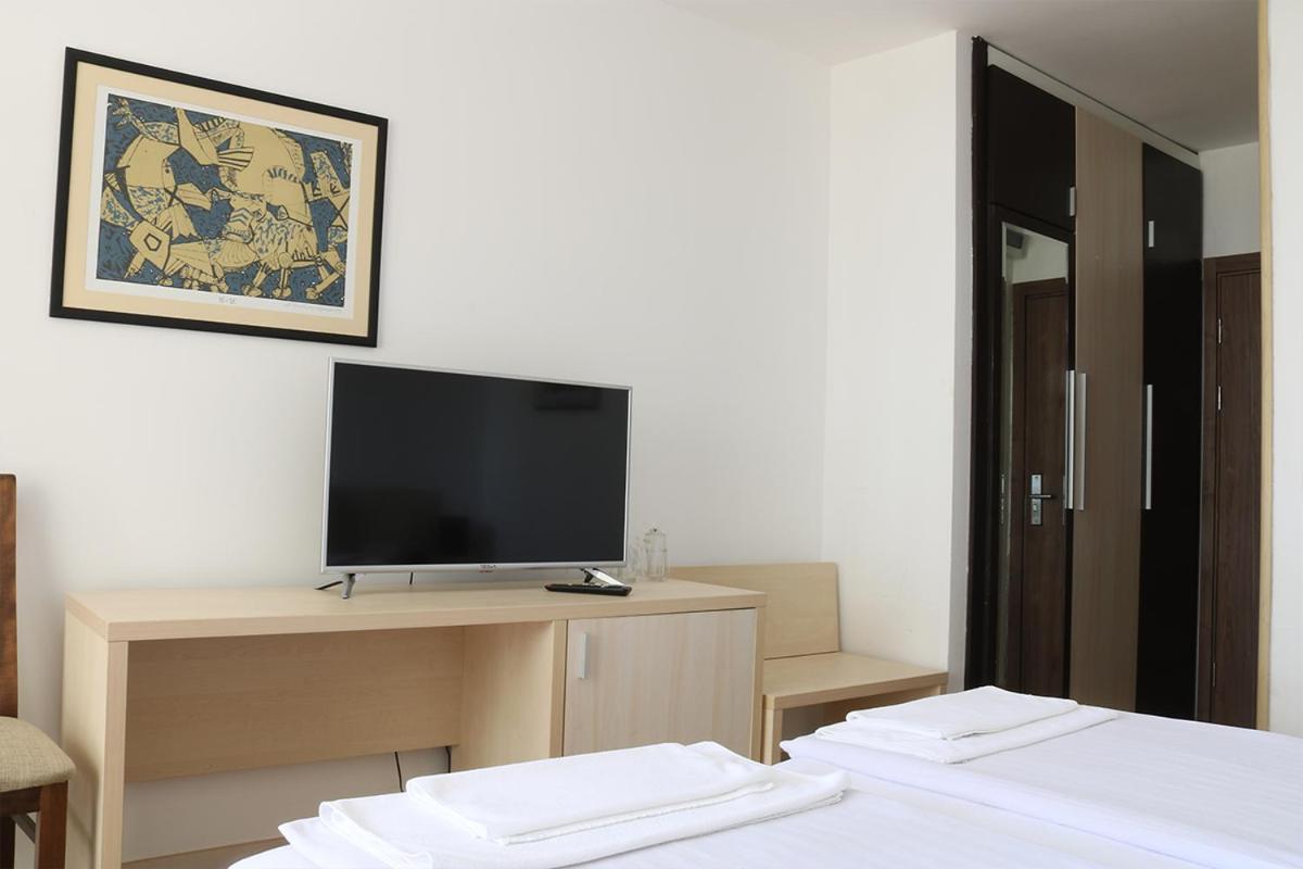 Hotel Pela オフリド エクステリア 写真