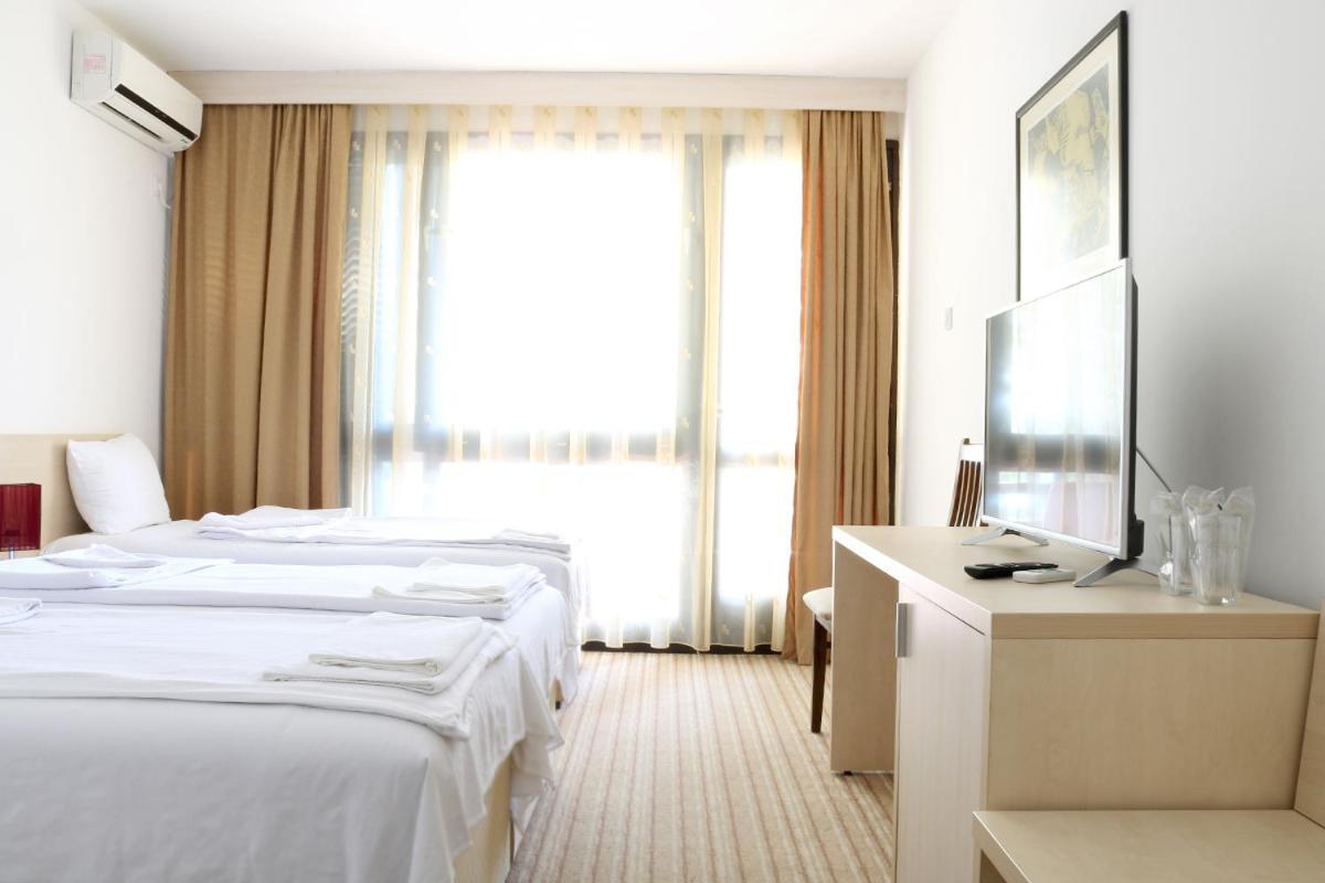 Hotel Pela オフリド エクステリア 写真