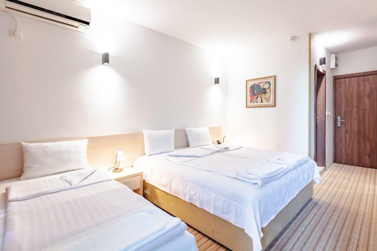 Hotel Pela オフリド エクステリア 写真