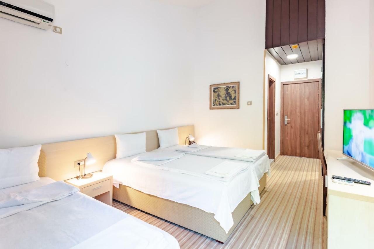 Hotel Pela オフリド エクステリア 写真